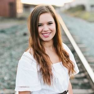 Meet your Posher, Abigail